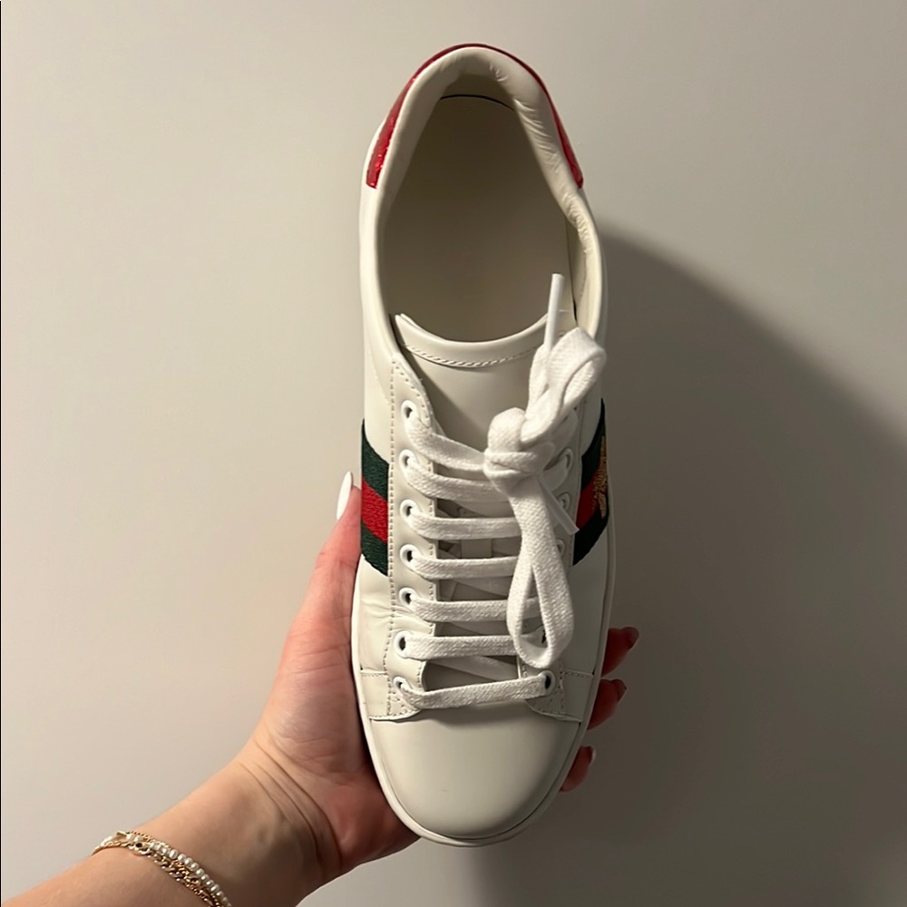 Worn once Gucci White Sneakers with Red and Green Stripes
